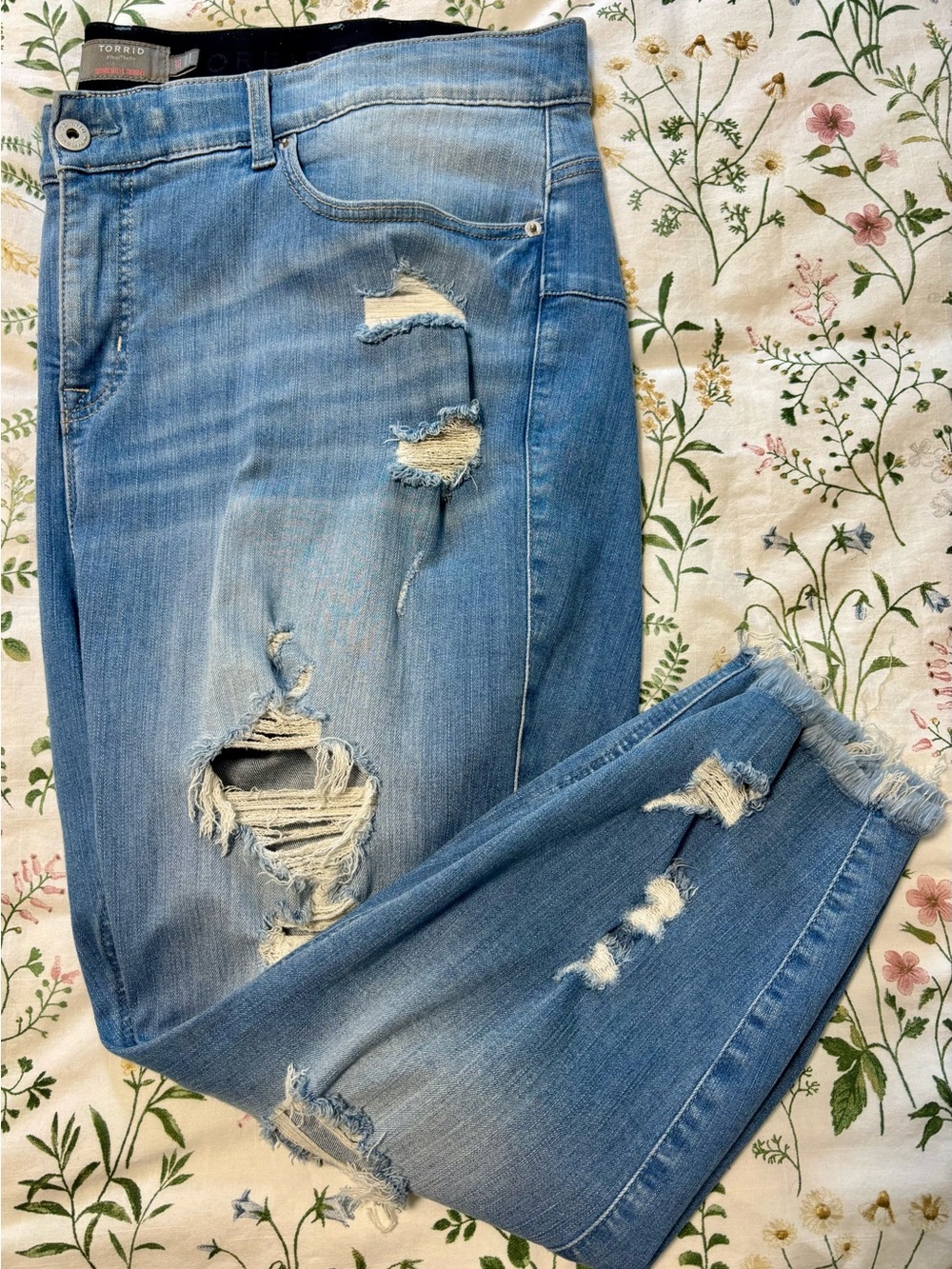 torrid Bombshell Distressed Skinny Jeans -26S